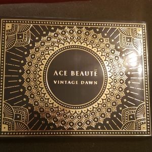 Ace Beaute Vintage Dawn Eyeshadow pallet
